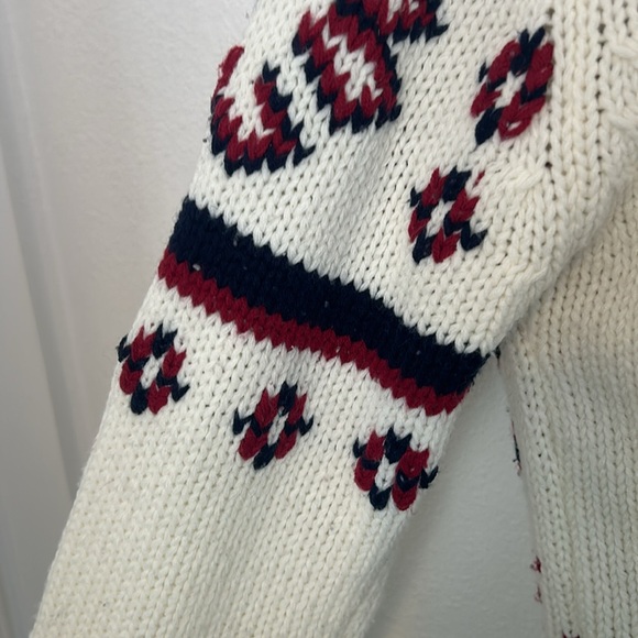 Classic Casuals Off White Sweater - Picture 6 of 6